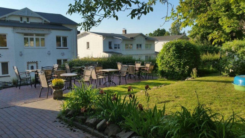 B&auml;ckerei und Konditorei Horn Au&szlig;enansicht Garten